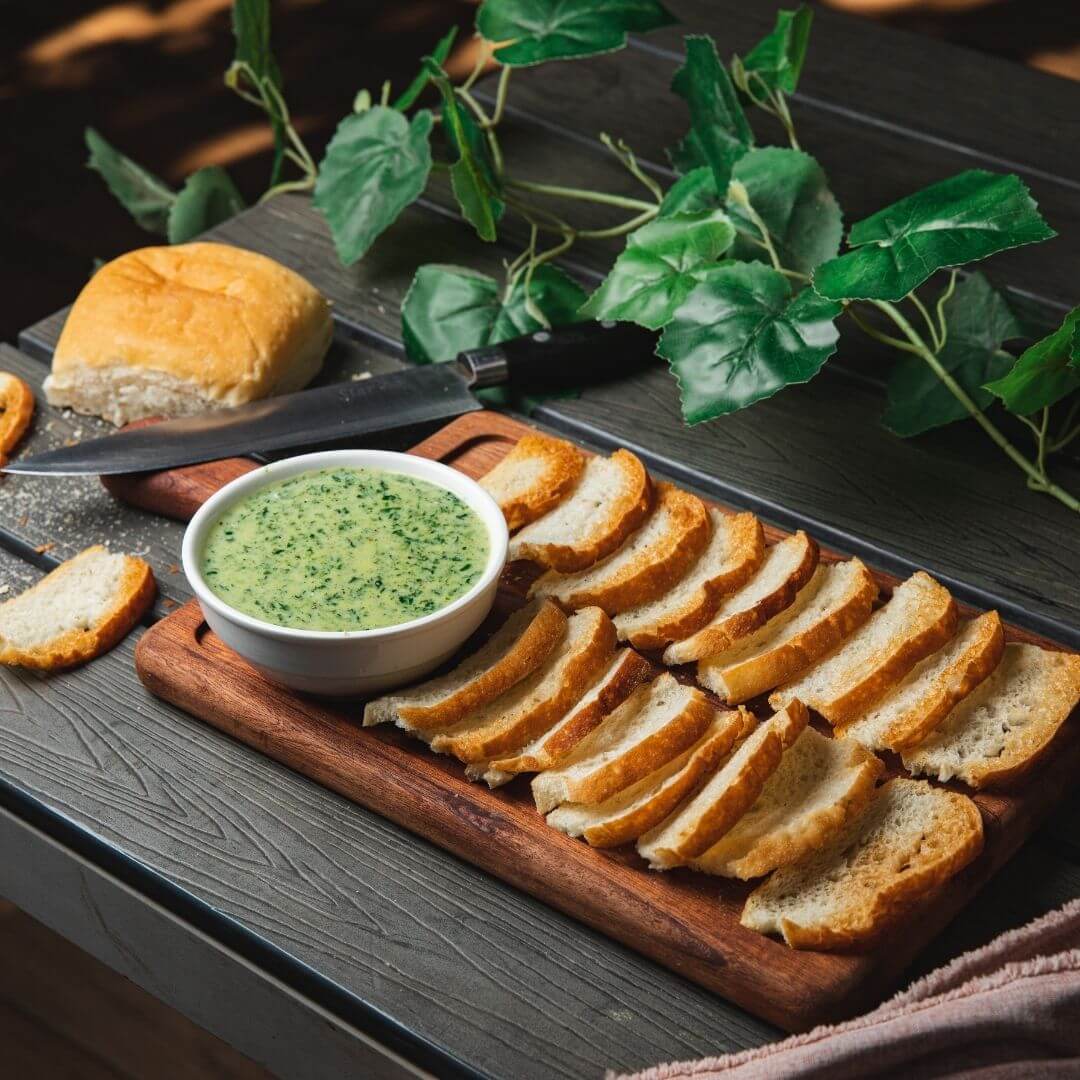 Crostini bread with a delicious creamy spinach dip